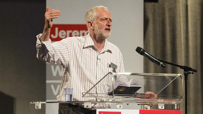 İşçi Partisi lideri Corbyn koltuğunu korudu