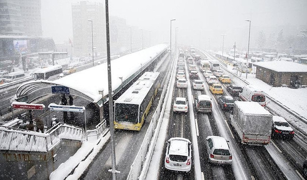 İstanbul'da metro ve metrobüslere 'kar' düzenlemesi