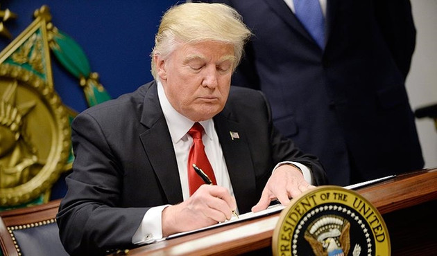 Trump regülasyonları kaldırmak için imzayı attı