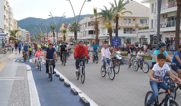 Marmaris'te 11 kilometrelik bisiklet yolu açıldı
