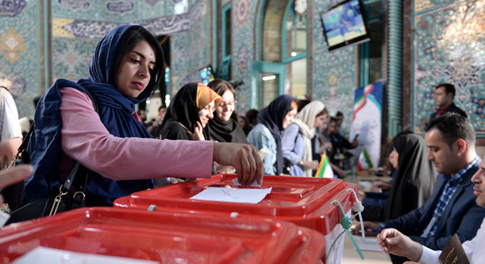 İran'da halk geleceğini oyluyor