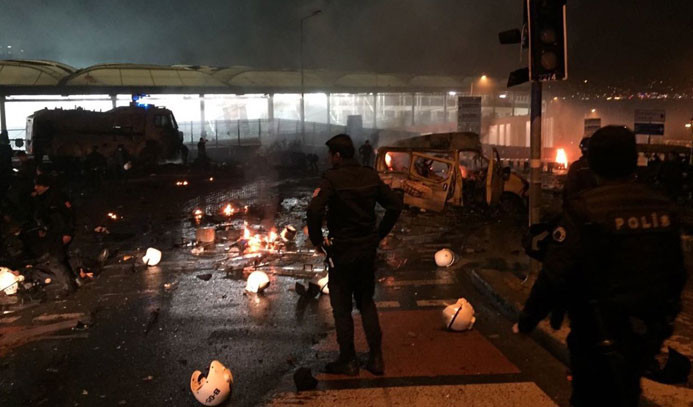 İstanbul'da polise bombalı araçla saldırı