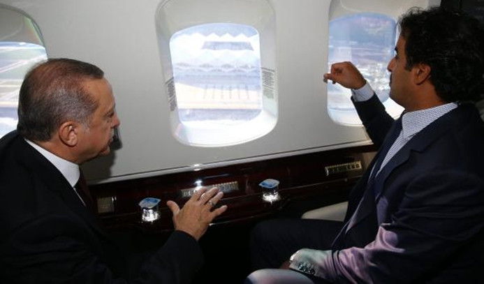 Erdoğan, Katar Emiri'ni havalimanında karşıladı