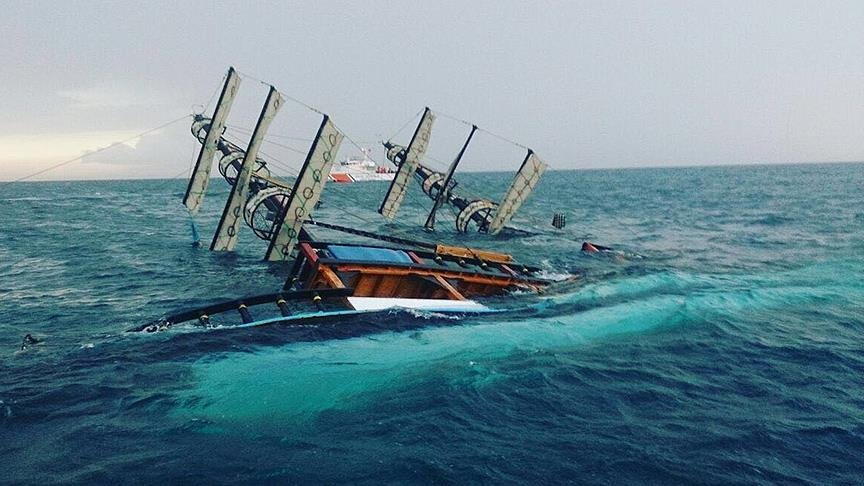 Antalya'da tur teknesi battı: 2 kişi kayıp