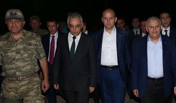 Başbakan Yıldırım'dan Çukurca'ya gece yarısı ziyareti