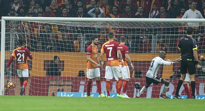  Galatasaray'da düşüş sürüyor