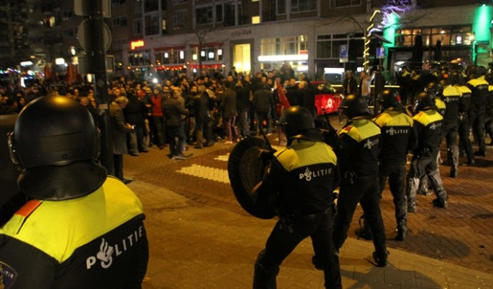Hollanda polisi: En az 7 kişi yaralandı