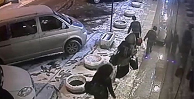 Üç İngiliz kız IŞİD'e böyle katılmış