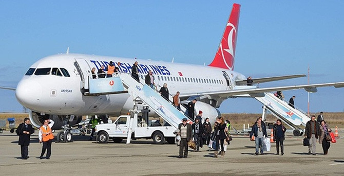 'C-4 kargo' yazısı uçağı piste döndürdü
