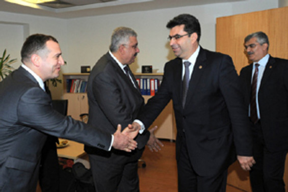 Siyasiler bayramlaştı