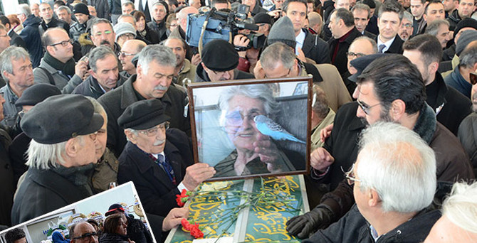 Beşir Atalay yanlış cenazeye katıldı
