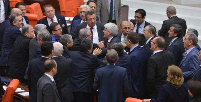 MHP'li vekile 2 oturum uzaklaştırma cezası
