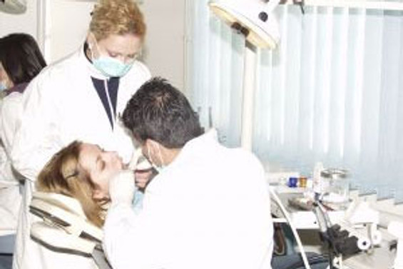 Sağlık Bakanlığı, diş tabibi ve eczacı alacak