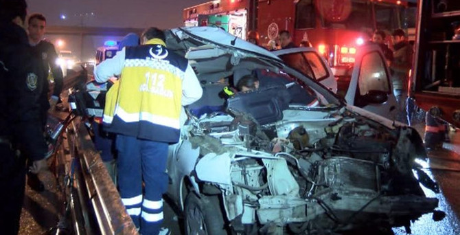 TEM'de feci kaza: 2 ölü, 2 yaralı