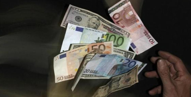 Euro 12 yılın en düşüğünde