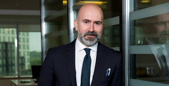 Gurbetçi kadının elinden 388 milyar dolar geçiyor