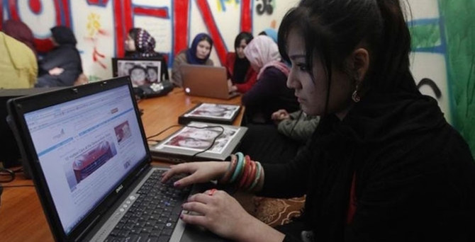'Pembe internet kafe'ler geliyor