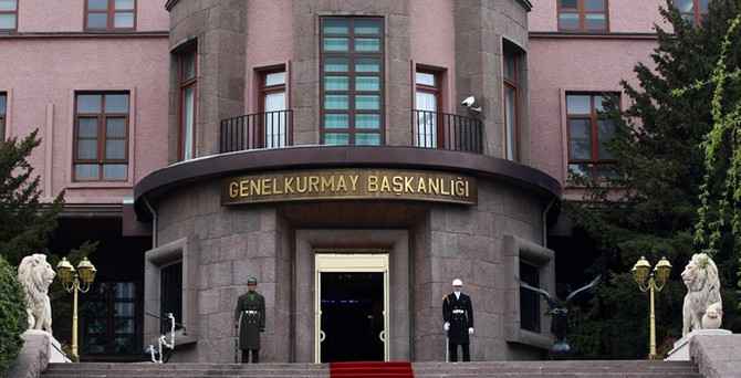 Hakkari'de üs bölgesine terörist saldırısı