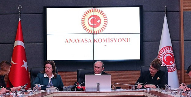 'Parti kapatma' değişikliği komisyondan geçti