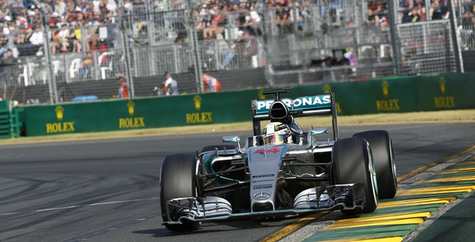 Mercedes AMG Petronas sezona 'duble'yle başladı