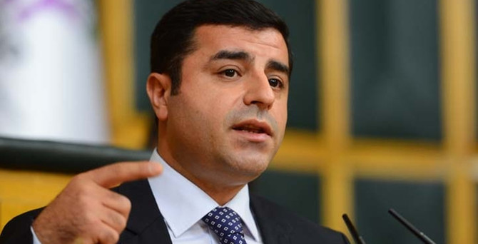 'Kirli bir tezgah sergileniyor'