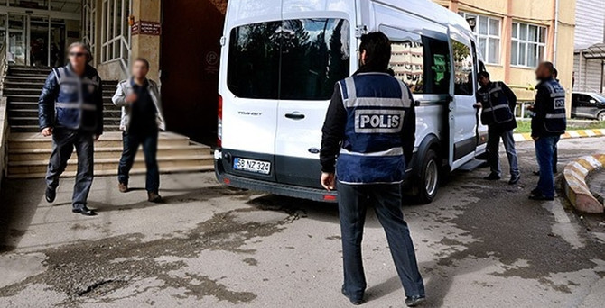 "Paralel yapı" operasyonunda 3 polise tutuklama