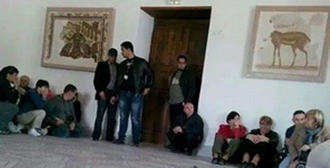Tunus'ta müzeye baskın: 21 ölü
