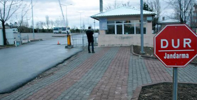Cezaevinde ziyarete gelen karısını öldürdü
