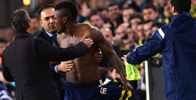 Emenike ülkesine döndü
