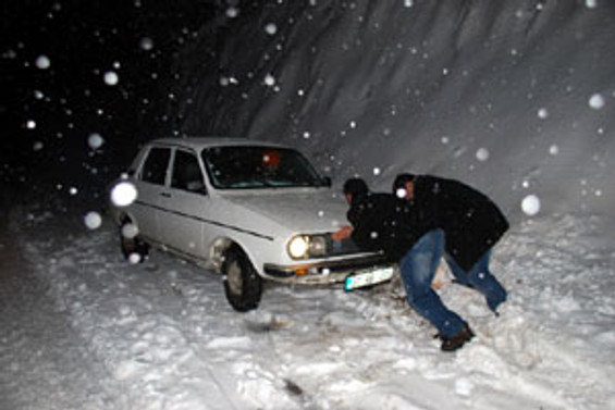 Kayseri-Erciyes yolu ulaşıma kapandı