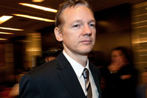 Assange, Google'ı suçladı