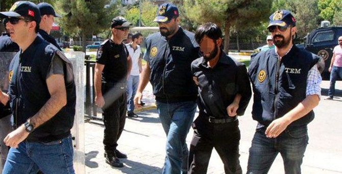 Türk bayrağını indirene 13 yıl ceza