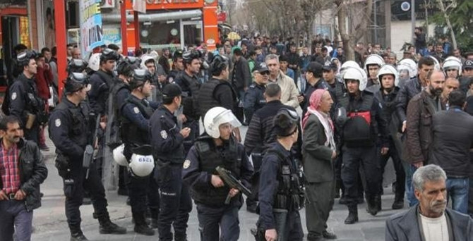 Siirt'te gerginlik: 7 polis yaralandı