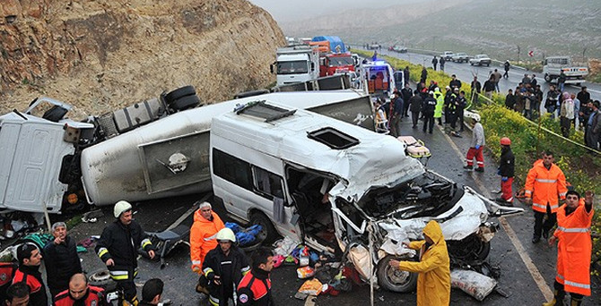 Şanlıurfa'da zincirleme kaza: 13 ölü