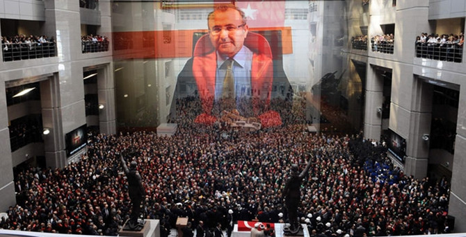 Şehit savcı son yolculuğuna uğurlandı