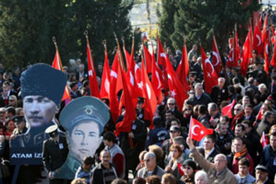 Devrim şehidi anıldı