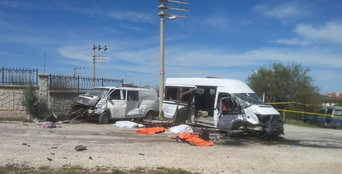 Öğrenci servisi kaza yaptı: 4 ölü