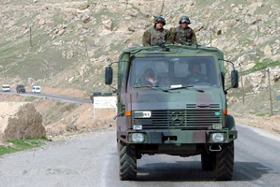 Aksaray'da askeri araç devrildi: 3 yaralı