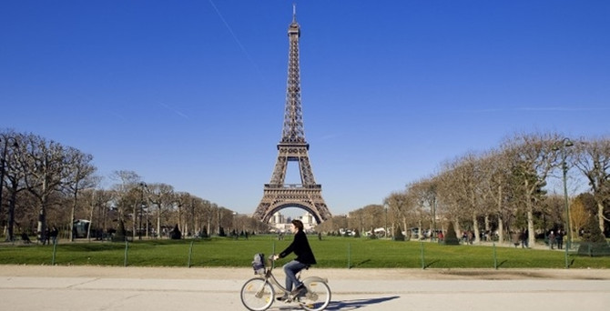 Paris, bisiklet başkenti olma yolunda ilerliyor
