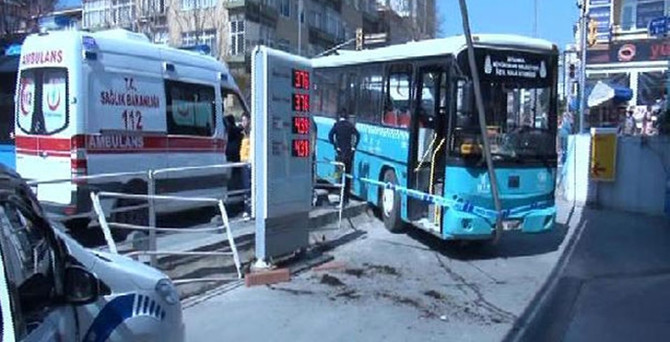 Halk otobüsü ambulansla çarpıştı: 7 yaralı