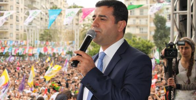 Demirtaş: 15 askeri bırakıp gittiler