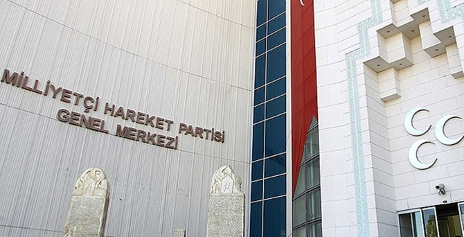 MHP adayı Oruç adaylıktan çekildi