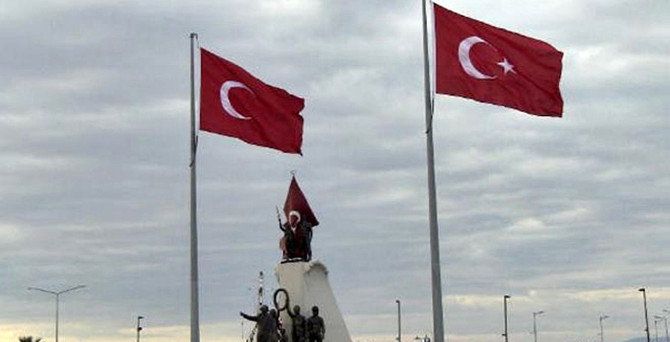 Yıldızsız Türk Bayrağı tepki çekti