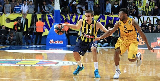 Fenerbahçe Ülker seride öne geçti