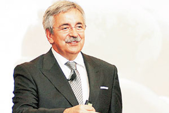 Sabancı, yakın coğrafyada fabrika bakıyor