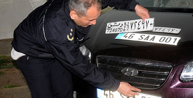 Suriyelilerin araçlarına geçici Türk plakası