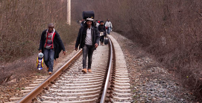 Makedonya'da göçmenlere tren çarptı: 14 Ölü