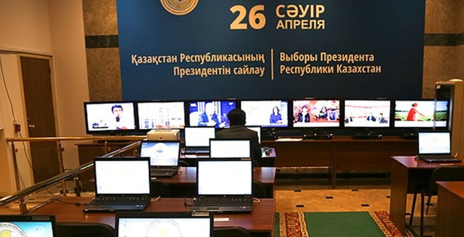 Kazakistan'da halk sandık başında