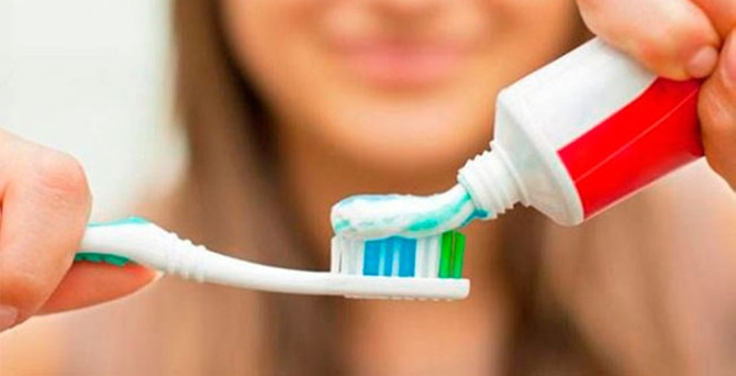 Dişlerini fırçalarken diş fırçasını yuttu