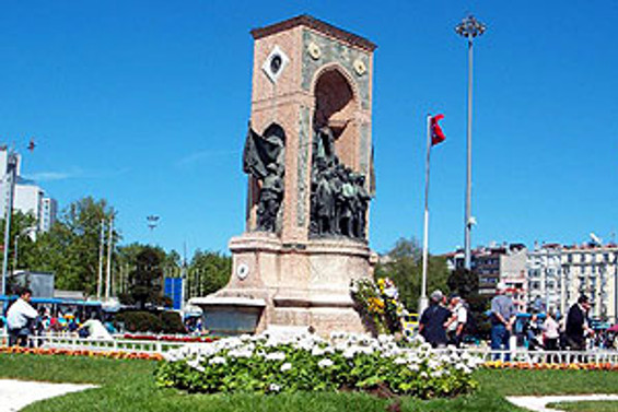 Sendikalar ve örgütler 1 Mayıs'ta Taksim'de